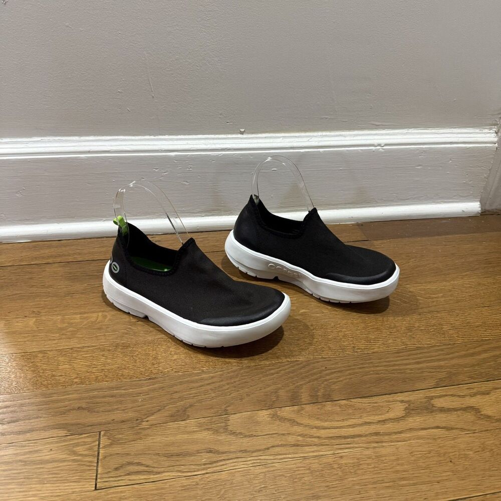OOFOS OOmg eeZee Low Womens Size 5 EUR 36 Black Walking Slip On Recovery Shoes
